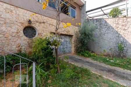 Casa à venda com 170m², 2 quartos e 2 vagas Casa à venda com 170m², 2 quartos e 2 vagasÁrea Externa