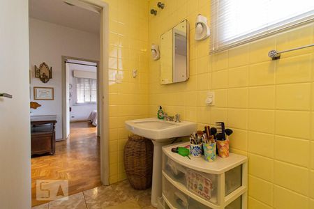 Casa à venda com 390m², 4 quartos e 4 vagas Casa à venda com 390m², 4 quartos e 4 vagasBanheiro Social