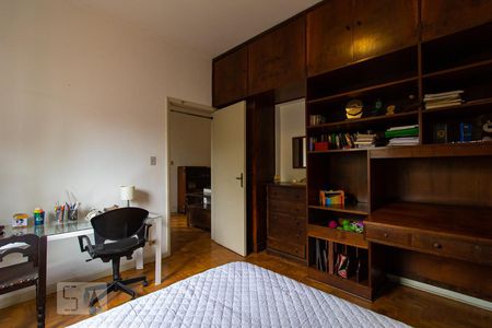 Casa à venda com 390m², 4 quartos e 4 vagas Casa à venda com 390m², 4 quartos e 4 vagasQuarto 4