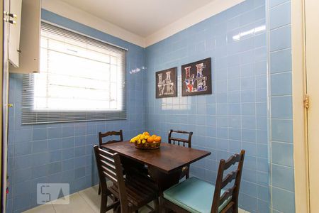 Casa à venda com 390m², 4 quartos e 4 vagas Casa à venda com 390m², 4 quartos e 4 vagasCopa