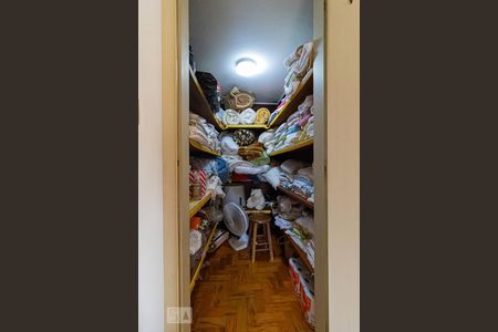Casa à venda com 390m², 4 quartos e 4 vagas Casa à venda com 390m², 4 quartos e 4 vagasRouparia