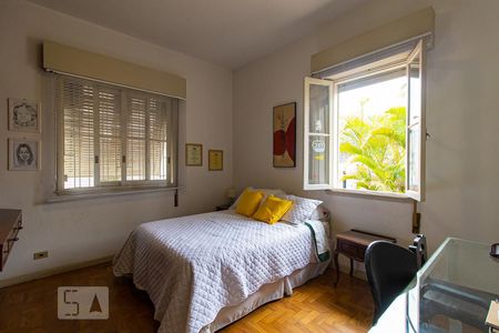 Casa à venda com 390m², 4 quartos e 4 vagas Casa à venda com 390m², 4 quartos e 4 vagasQuarto 4