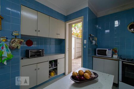 Casa à venda com 390m², 4 quartos e 4 vagas Casa à venda com 390m², 4 quartos e 4 vagasCozinha