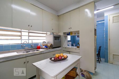 Casa à venda com 390m², 4 quartos e 4 vagas Casa à venda com 390m², 4 quartos e 4 vagasCozinha