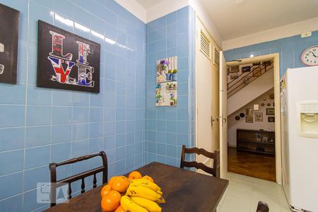 Casa à venda com 390m², 4 quartos e 4 vagas Casa à venda com 390m², 4 quartos e 4 vagasCopa