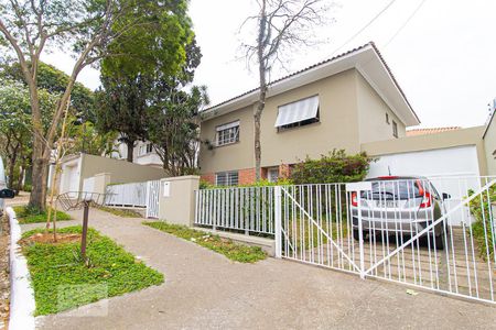 Casa à venda com 390m², 4 quartos e 4 vagas Casa à venda com 390m², 4 quartos e 4 vagasFachada