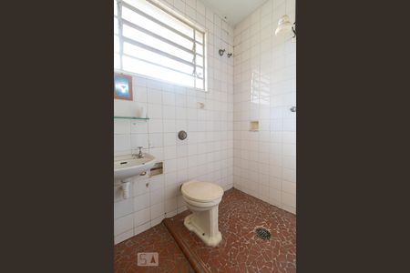Casa à venda com 390m², 4 quartos e 4 vagas Casa à venda com 390m², 4 quartos e 4 vagasEdícula
