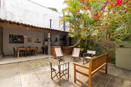 Casa à venda com 390m², 4 quartos e 4 vagas Casa à venda com 390m², 4 quartos e 4 vagasvaranda