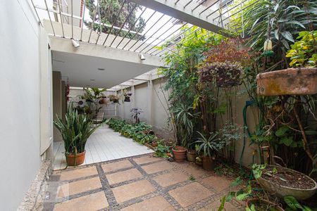 Casa à venda com 390m², 4 quartos e 4 vagas Casa à venda com 390m², 4 quartos e 4 vagasJardim