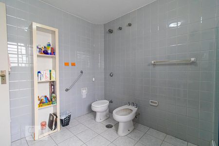 Casa à venda com 390m², 4 quartos e 4 vagas Casa à venda com 390m², 4 quartos e 4 vagasBanheiro do Quarto 1