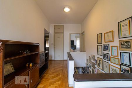 Casa à venda com 390m², 4 quartos e 4 vagas Casa à venda com 390m², 4 quartos e 4 vagasSala Íntima
