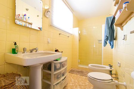 Casa à venda com 390m², 4 quartos e 4 vagas Casa à venda com 390m², 4 quartos e 4 vagasBanheiro Social