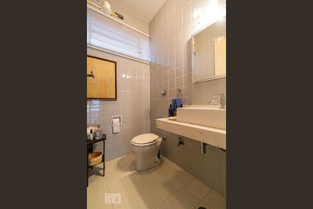 Casa à venda com 390m², 4 quartos e 4 vagas Casa à venda com 390m², 4 quartos e 4 vagasLavabo