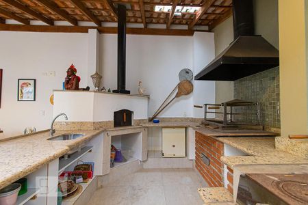 Casa à venda com 390m², 4 quartos e 4 vagas Casa à venda com 390m², 4 quartos e 4 vagasChurrasqueira