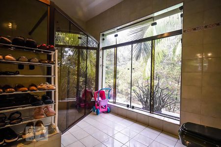 Casa à venda com 636m², 4 quartos e 6 vagasBanheiro suíte 4