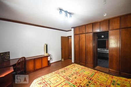 Casa à venda com 636m², 4 quartos e 6 vagasSuíte 2