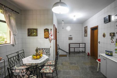 Casa à venda com 636m², 4 quartos e 6 vagasCopaCopa