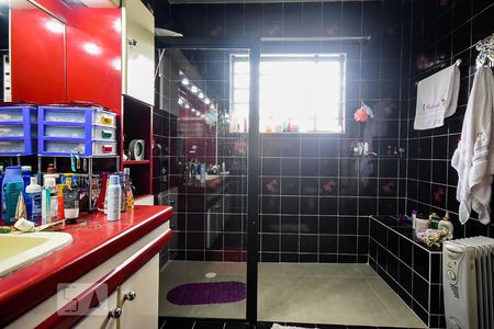 Casa à venda com 636m², 4 quartos e 6 vagasBanheiro suíte 3