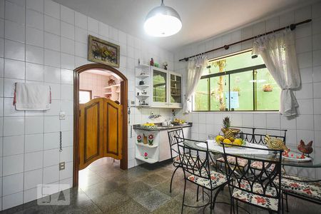 Casa à venda com 636m², 4 quartos e 6 vagasCopa