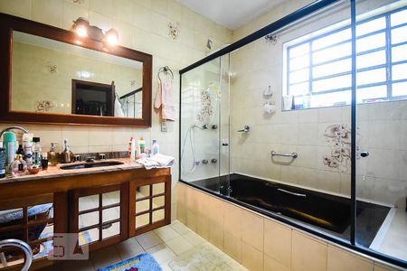 Casa à venda com 636m², 4 quartos e 6 vagasBanheiro suíte 1