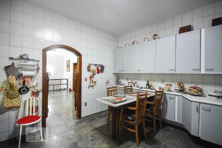 Casa à venda com 636m², 4 quartos e 6 vagasCozinha