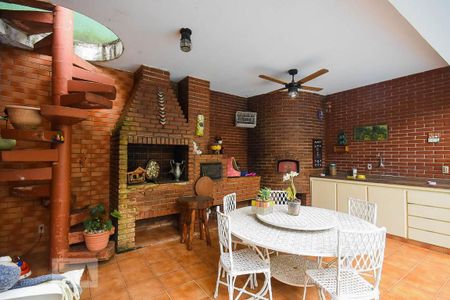 Casa à venda com 636m², 4 quartos e 6 vagasChurrasqueira