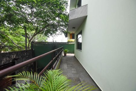 Casa à venda com 636m², 4 quartos e 6 vagasVaranda