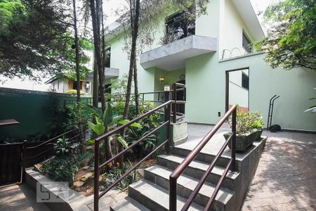 Casa à venda com 636m², 4 quartos e 6 vagasEntrada