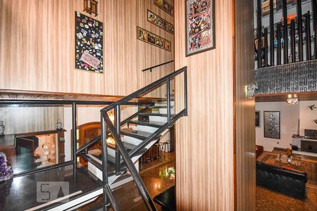 Casa à venda com 636m², 4 quartos e 6 vagasEscada