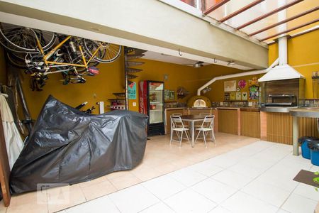 Casa à venda com 286m², 4 quartos e 5 vagas Casa à venda com 286m², 4 quartos e 5 vagasQuintal