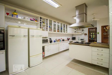 Casa à venda com 286m², 4 quartos e 5 vagas Casa à venda com 286m², 4 quartos e 5 vagasCozinha