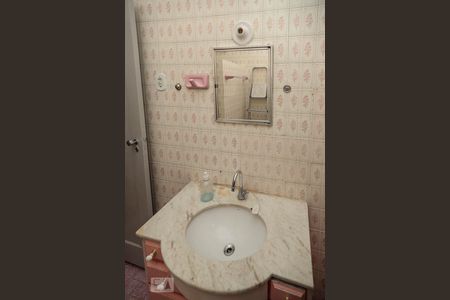 Casa de condomínio à venda com 112m², 3 quartos e sem vaga Casa de condomínio à venda com 112m², 3 quartos e sem vagaBanheiro