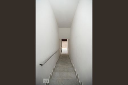 Casa de condomínio à venda com 112m², 3 quartos e sem vaga Casa de condomínio à venda com 112m², 3 quartos e sem vagaEscada de Entrada