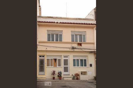 Casa de condomínio à venda com 112m², 3 quartos e sem vaga Casa de condomínio à venda com 112m², 3 quartos e sem vagaFachada