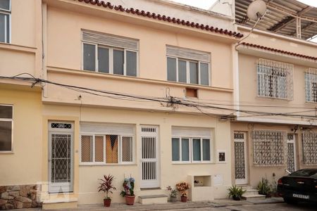 Casa de condomínio à venda com 112m², 3 quartos e sem vaga Casa de condomínio à venda com 112m², 3 quartos e sem vagaFachada