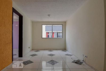Sala de apartamento para alugar com 3 quartos, 60m² em Vila Zat, São Paulo