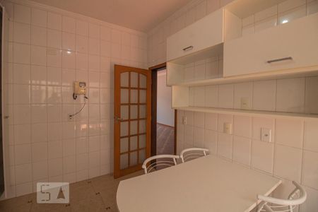 Casa à venda com 216m², 4 quartos e 2 vagas
