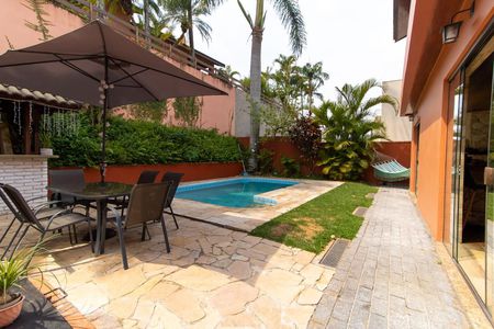 Casa para alugar com 365m², 4 quartos e 4 vagas Casa para alugar com 365m², 4 quartos e 4 vagasPiscina