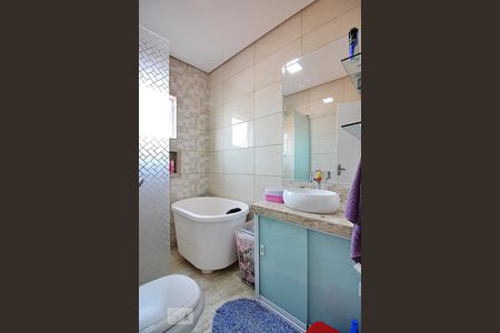 Casa à venda com 220m², 4 quartos e 2 vagasBanheiro 2