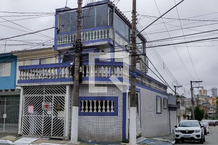 Casa à venda com 171m², 2 quartos e 2 vagas Casa à venda com 171m², 2 quartos e 2 vagasFachada