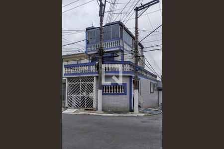 Casa à venda com 171m², 2 quartos e 2 vagas Casa à venda com 171m², 2 quartos e 2 vagasFachada