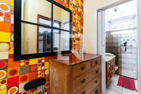 Casa à venda com 171m², 2 quartos e 2 vagas Casa à venda com 171m², 2 quartos e 2 vagasHall dos Quartos