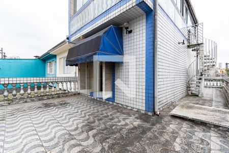 Casa à venda com 171m², 2 quartos e 2 vagas Casa à venda com 171m², 2 quartos e 2 vagasVaranda