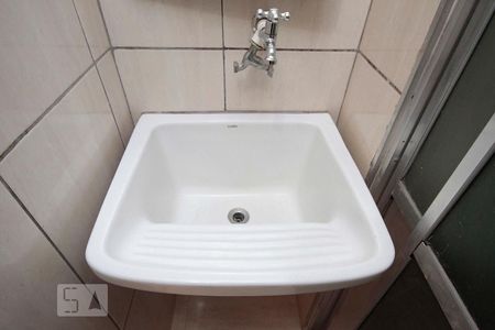 Banheiro de kitnet/studio para alugar com 1 quarto, 22m² em República, São Paulo