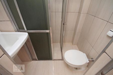 Banheiro de kitnet/studio para alugar com 1 quarto, 22m² em República, São Paulo
