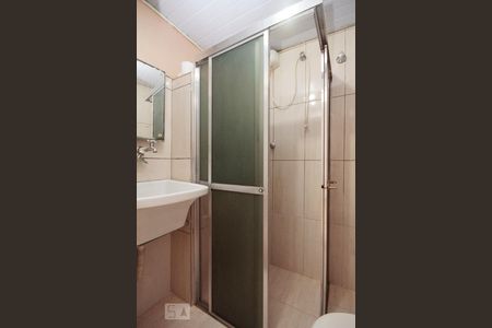 Banheiro de kitnet/studio para alugar com 1 quarto, 22m² em República, São Paulo