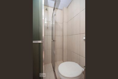 Banheiro de kitnet/studio para alugar com 1 quarto, 22m² em República, São Paulo