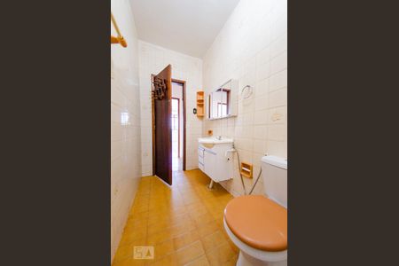 Casa à venda com 180m², 3 quartos e 1 vaga Casa à venda com 180m², 3 quartos e 1 vagaBanheiro social