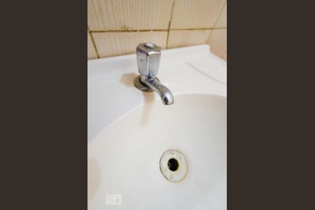 Casa à venda com 180m², 3 quartos e 1 vaga Casa à venda com 180m², 3 quartos e 1 vagaBanheiro social