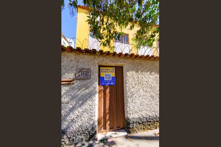 Casa à venda com 180m², 3 quartos e 1 vaga Casa à venda com 180m², 3 quartos e 1 vagaFachada